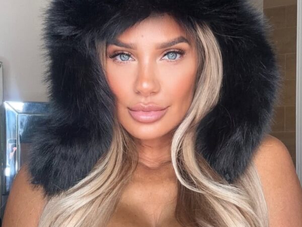 brooke marcell selfie with fur hat