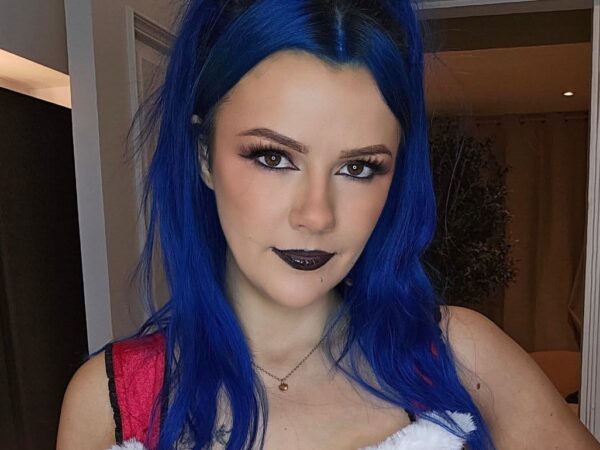 Chantelle Howarth with blue hair and makeup