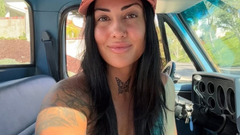 Riley rae wearing a cap taking a selfie