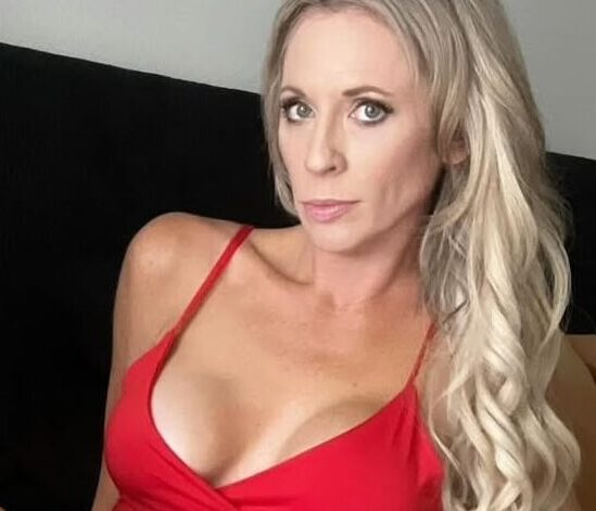 0xlexi33 in red dress sitting down