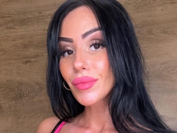 Angela Venus taking a selfie