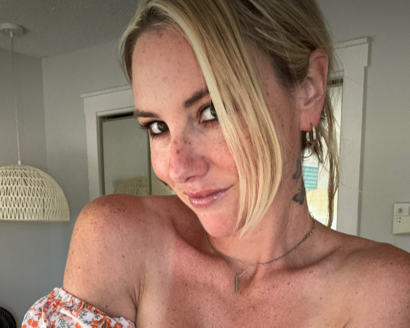 Becky Lee showing off her cleavage