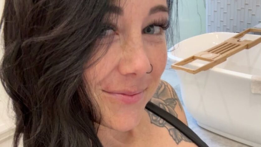 Chantel Cook taking a selfie in her bathroom