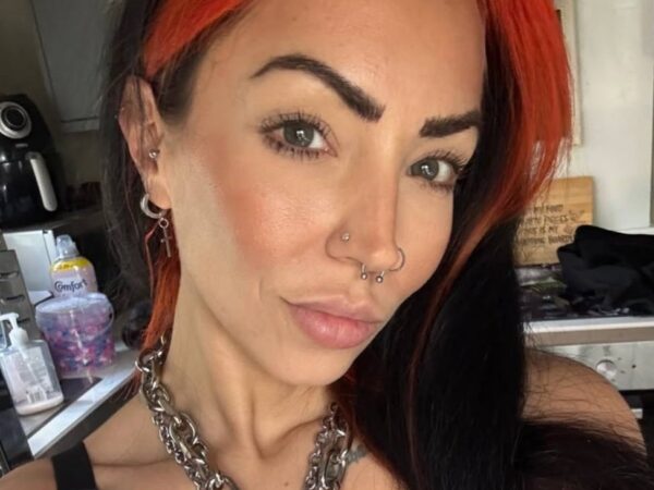 CougarMomEm taking a selfie