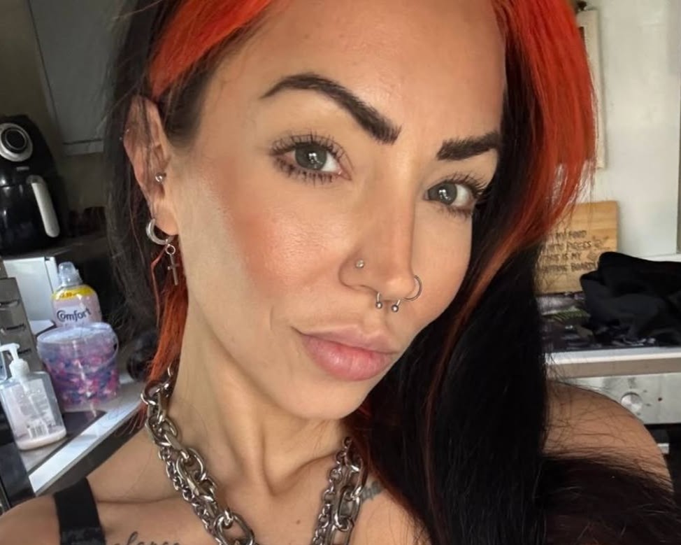 CougarMomEm English Tattooed Single Mom