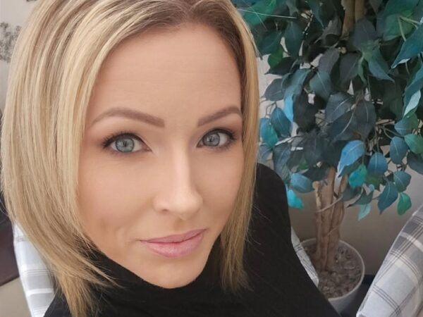 English Rose taking a selfie