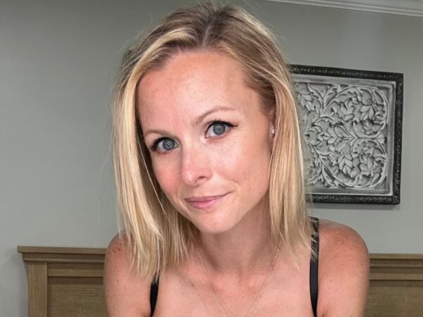 Lily Devyne taking a selfie