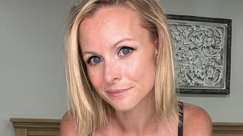 Lily Devyne taking a selfie