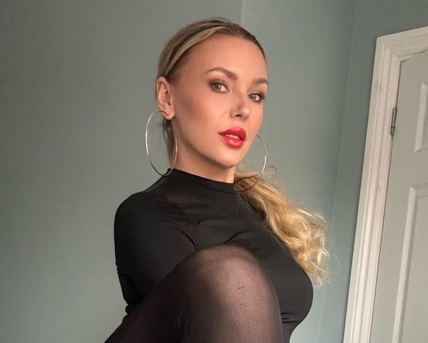 Lady Cherry Anna Blonde English Beauty