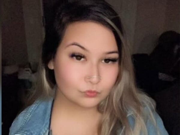 angie rose staking a selfie